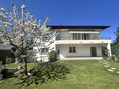 Maison - 199 m² - 9 pièces