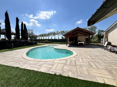 Maison traditionnelle - 260 m² - 9 pièces