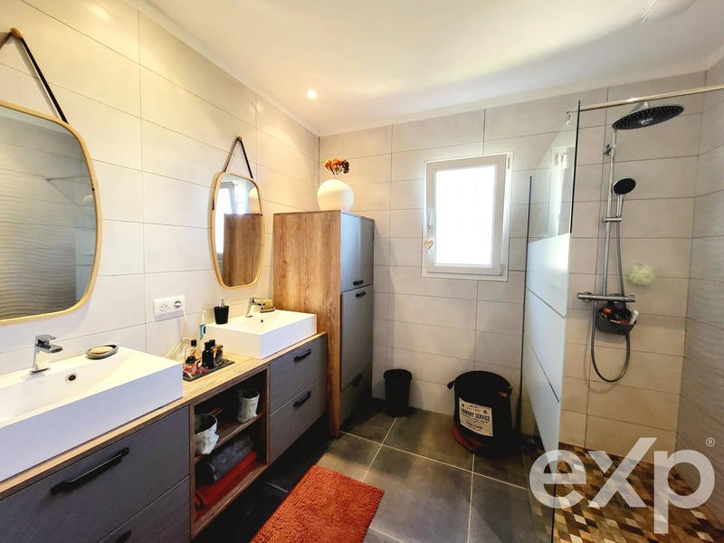 Villa - 224 m² - 8 pièces