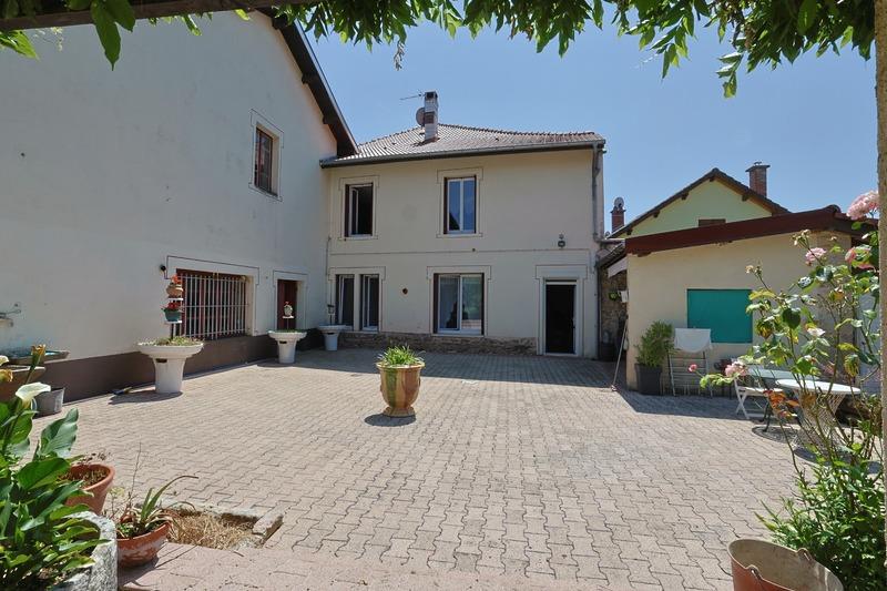 Maison de village - 257 m² - 9 pièces