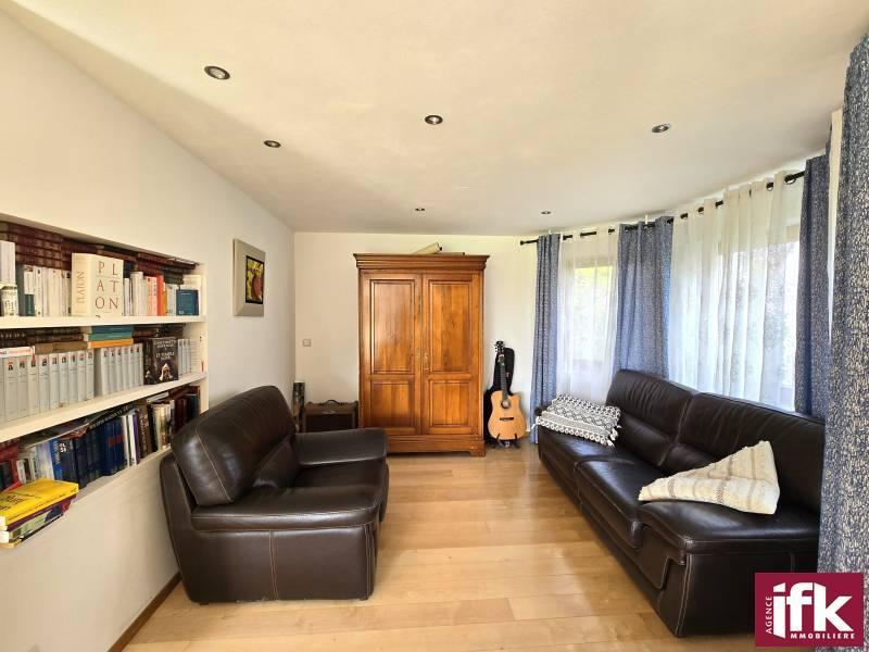 Propriété - 249 m² - 9 pièces