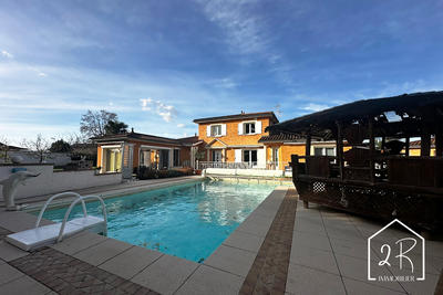 Villa - 253 m² - 10 pièces