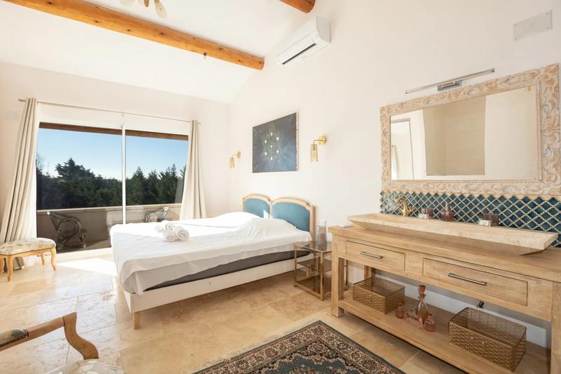 Maison - 225 m² - 8 pièces