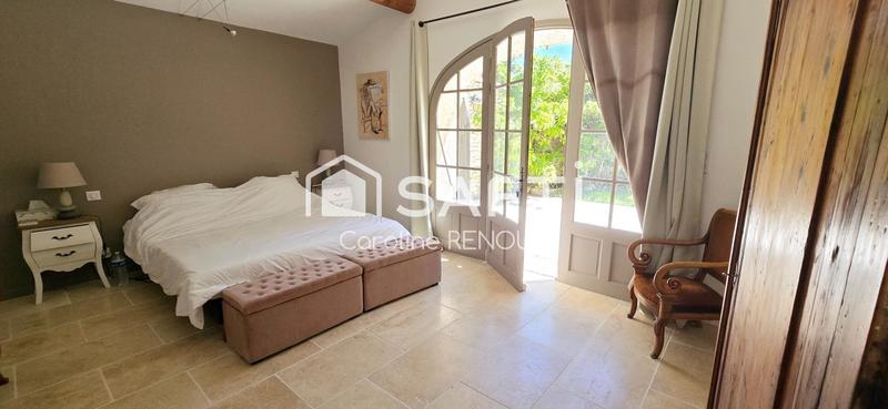 Maison - 260 m² - 11 pièces