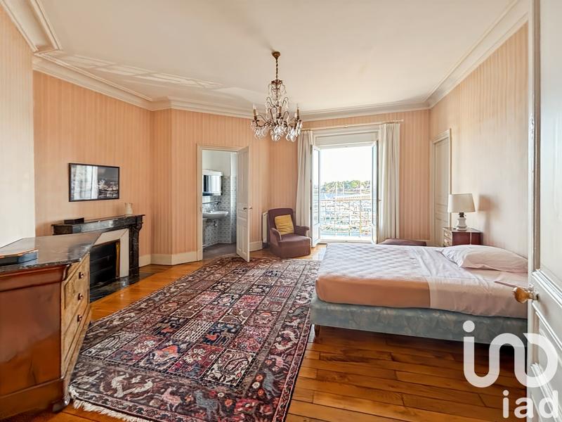 Maison - 270 m² - 8 pièces