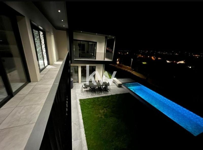 Demeure - 295 m² - 6 pièces