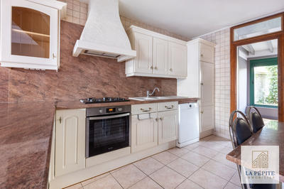 Maison - 240 m² - 8 pièces