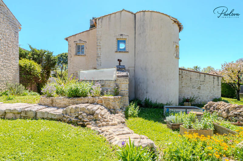 Maison traditionnelle - 280 m² - 6 pièces