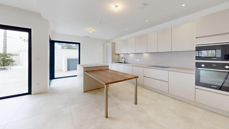 Maison - 201 m² - 5 pièces