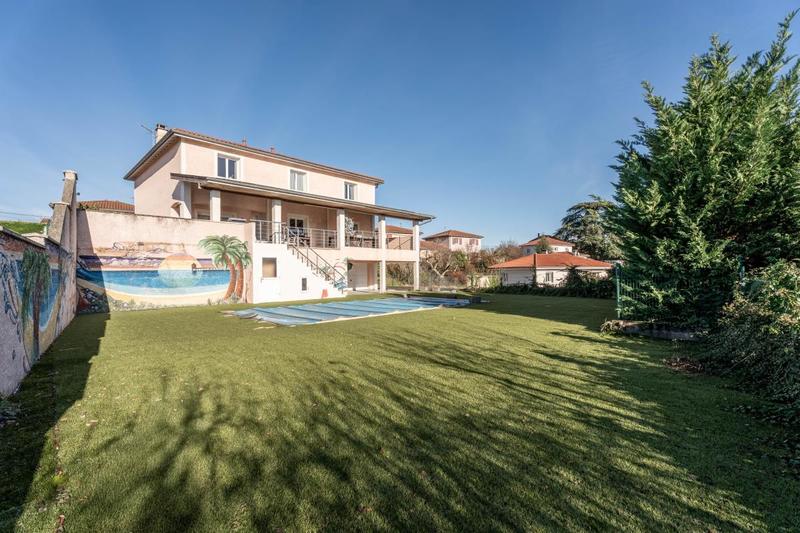 Propriété - 194 m² - 6 pièces