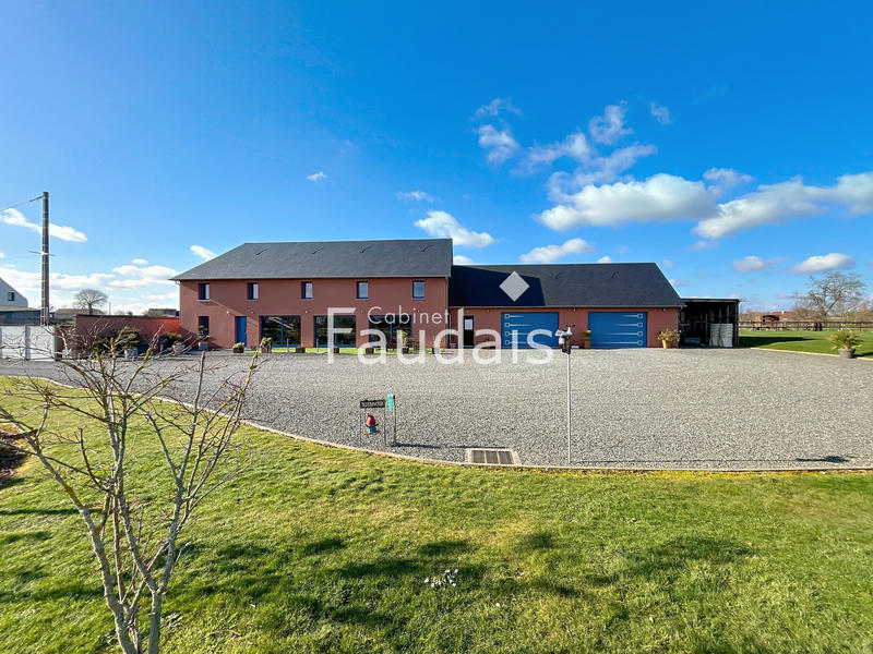 Maison - 246 m² - 8 pièces