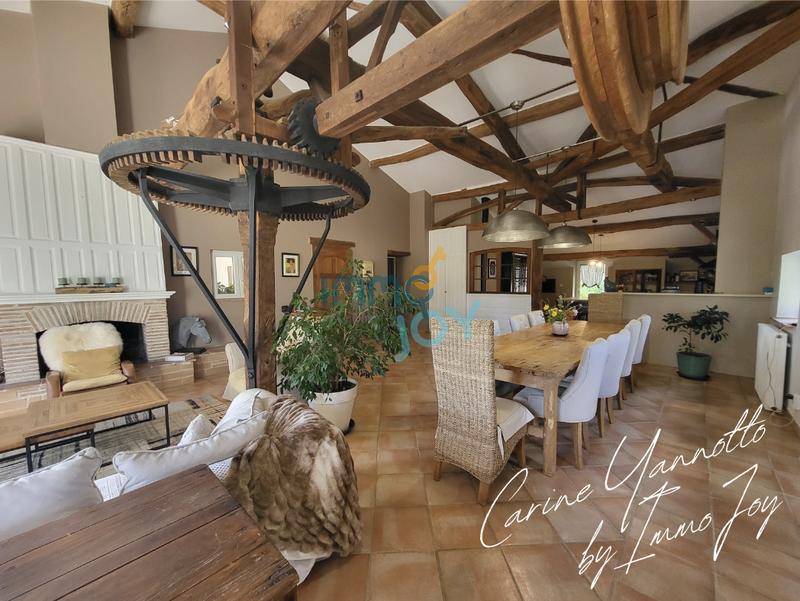 Maison - 240 m² - 8 pièces