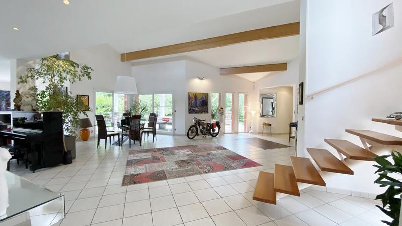 Maison contemporaine - 330 m² - 7 pièces