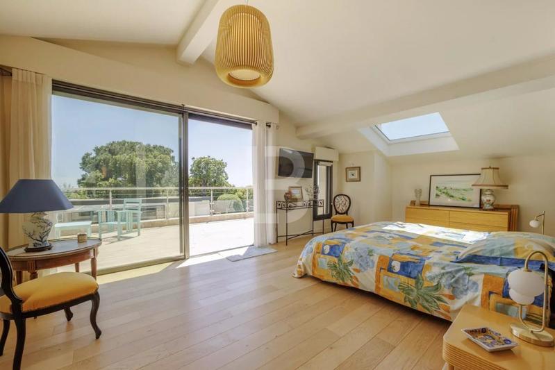 Villa - 358 m² - 9 pièces