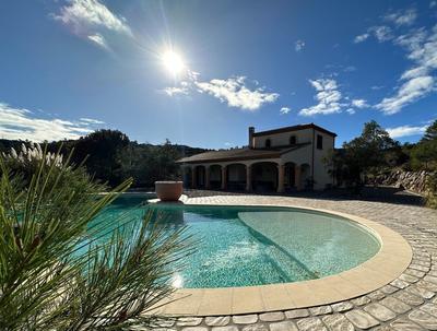 Maison - 225 m² - 7 pièces