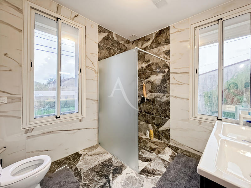 Maison - 122 m² - 6 pièces