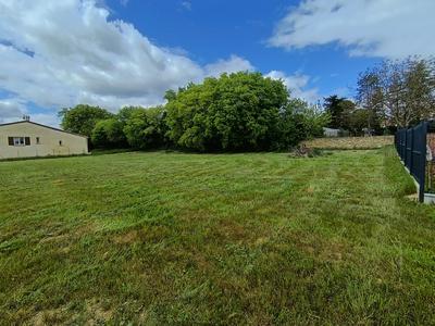 Terrain constructible - 1 072 m²