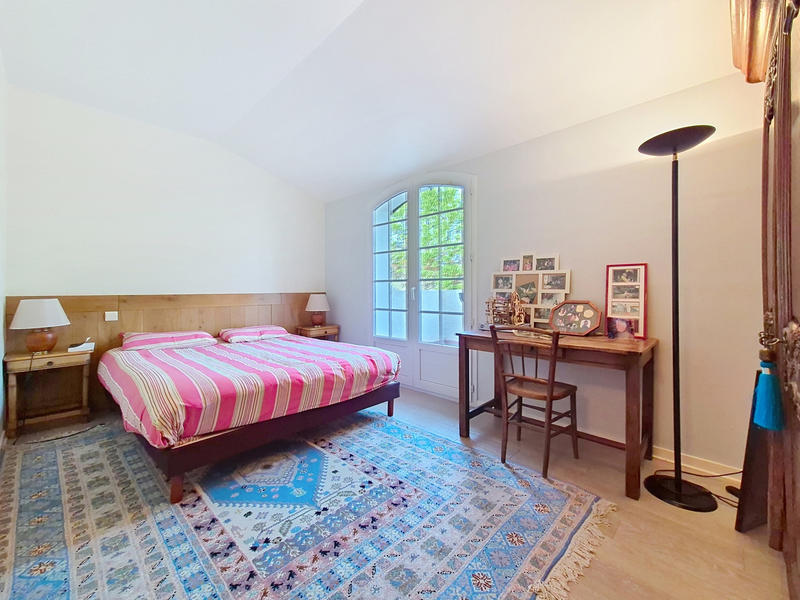 Maison - 312 m² - 9 pièces