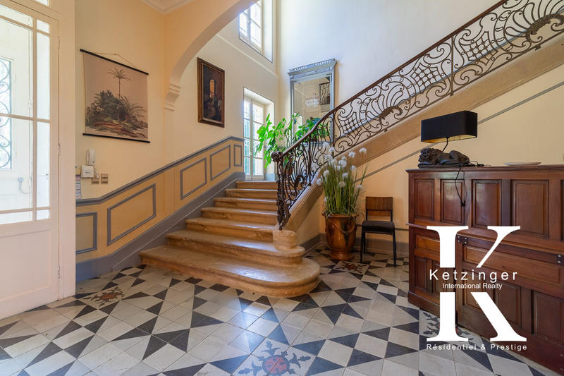 Château - 1 450 m² - 28 pièces