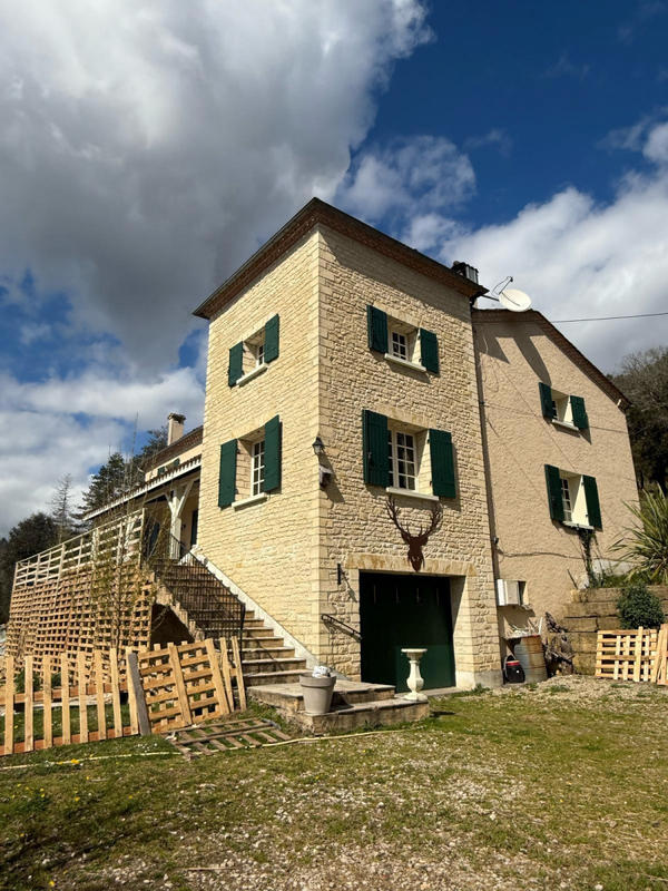 Propriété - 252 m² - 8 pièces