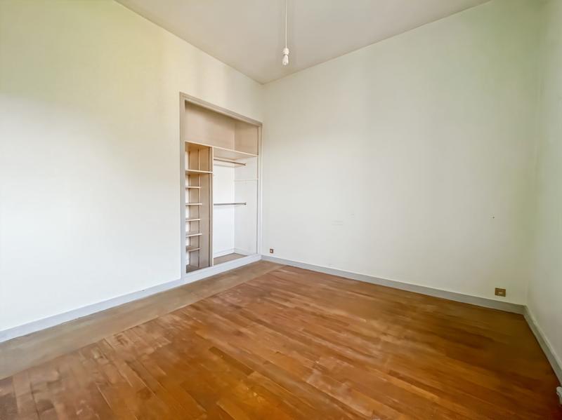 Maison - 239 m² - 8 pièces