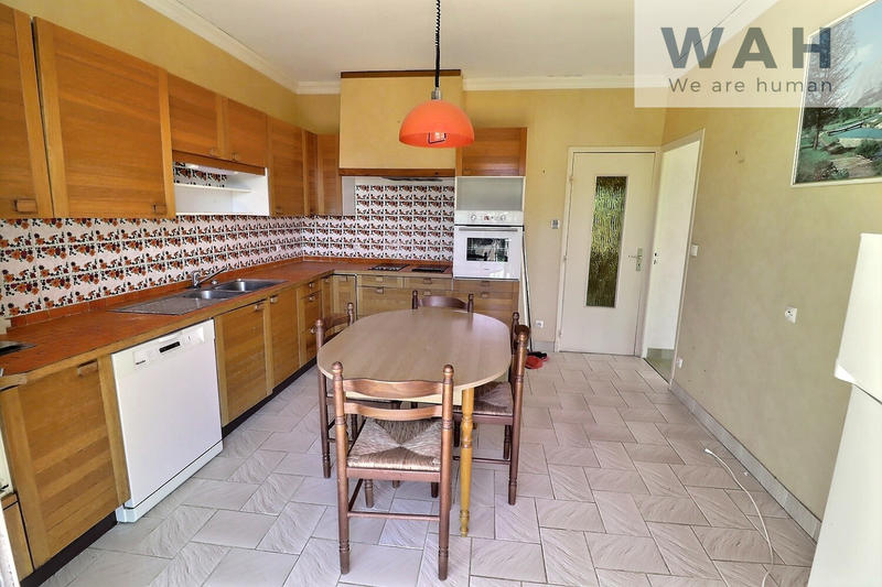 Villa - 241 m² - 10 pièces