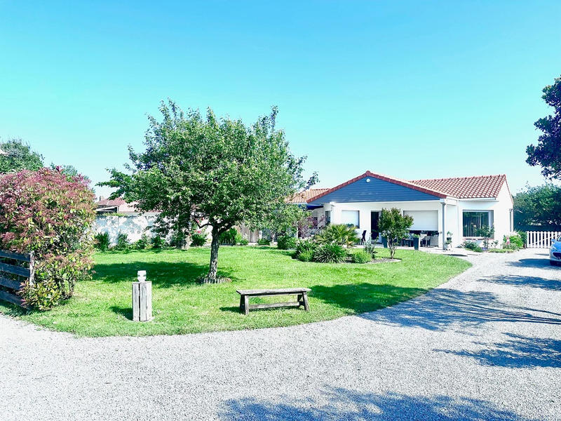 Maison - 195 m² - 8 pièces