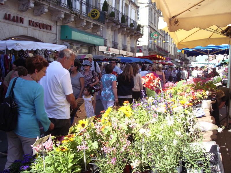 Marché aux fleurs &amp; vide-grenier