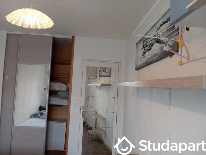 Chambre - 11 m² - 1 pièce