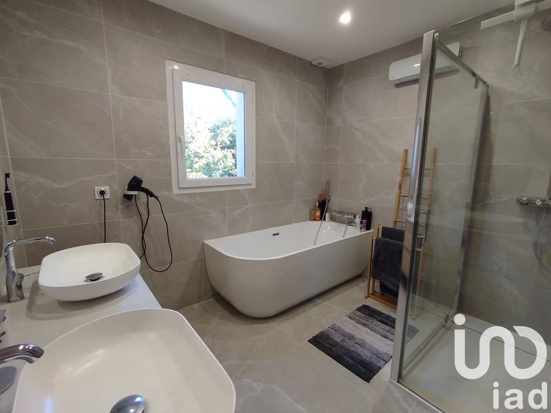 Maison - 213 m² - 9 pièces