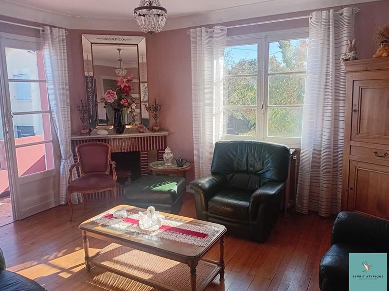 Maison traditionnelle - 171 m² - 7 pièces