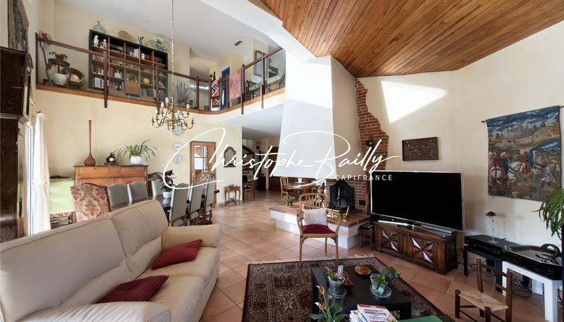 Maison - 223 m² - 7 pièces