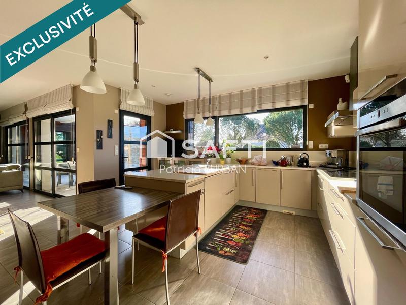 Maison - 259 m² - 6 pièces