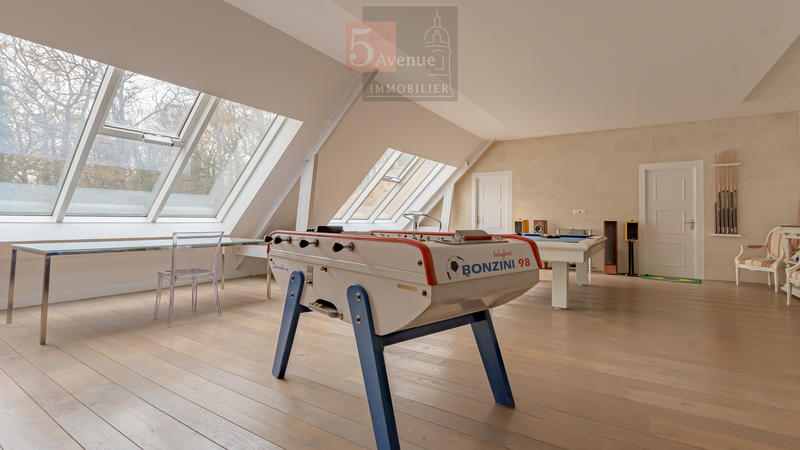 Maison - 400 m² - 8 pièces