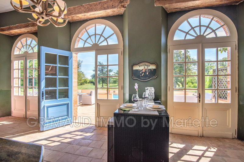 Maison - 740 m² - 17 pièces