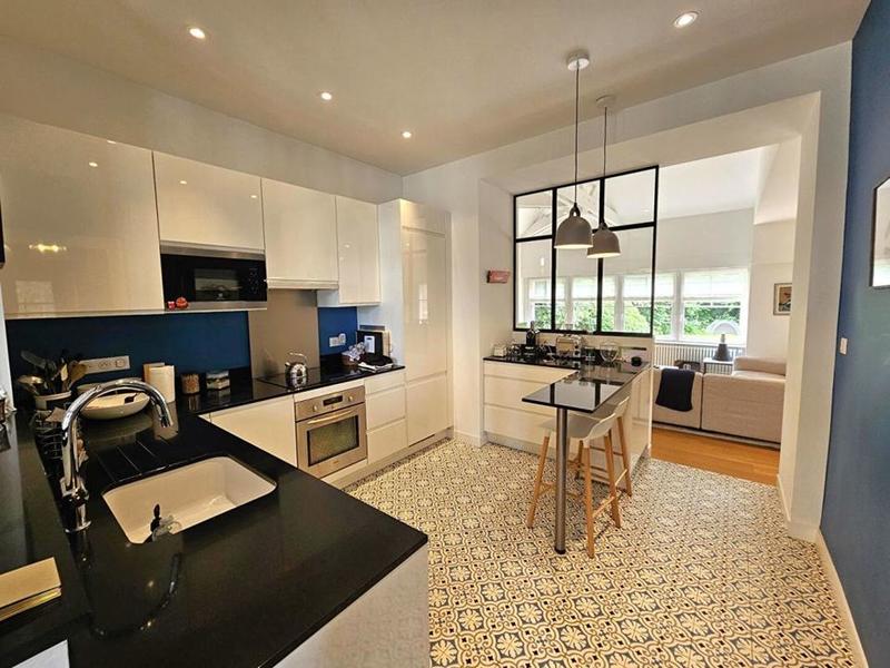 Maison - 170 m² - 9 pièces