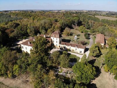 Château - 1 600 m² - 35 pièces