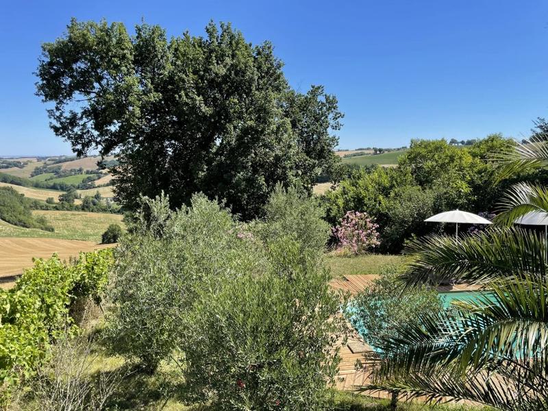 Maison en pierre - 253 m² - 9 pièces