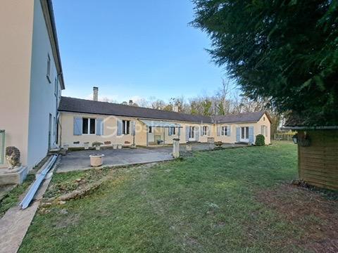 Propriété - 320 m² - 10 pièces