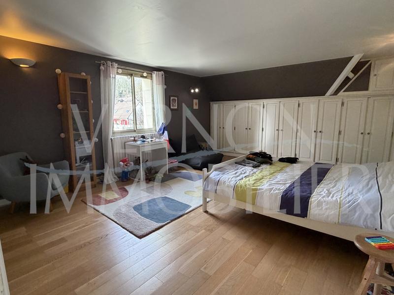 Maison - 225 m² - 7 pièces