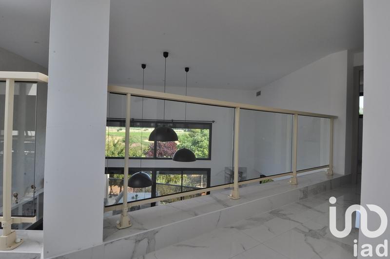 Maison - 246 m² - 5 pièces