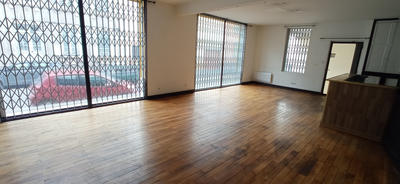 Local commercial - 158 m² - 1 pièce