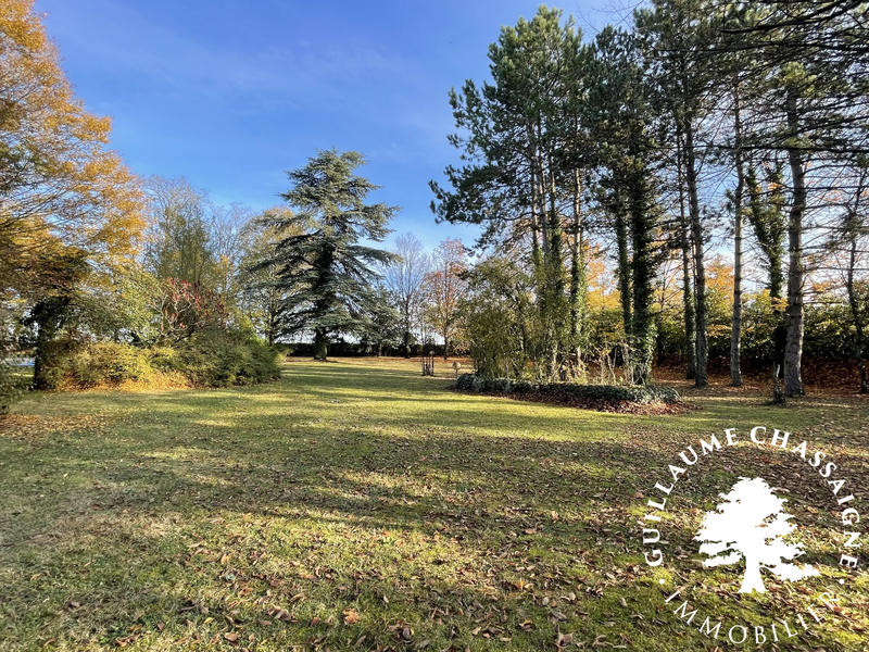 Maison traditionnelle - 330 m² - 8 pièces