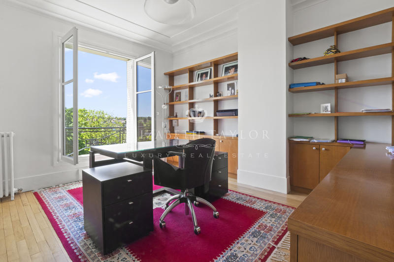Propriété - 424 m² - 12 pièces