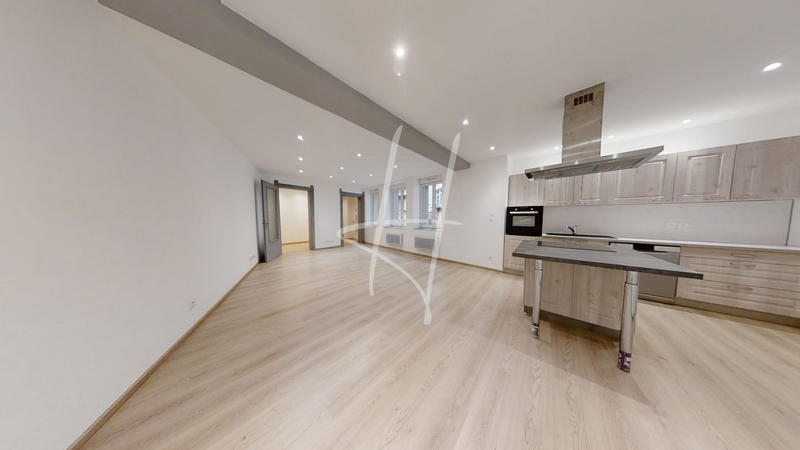 Appartement - 100 m² - 5 pièces