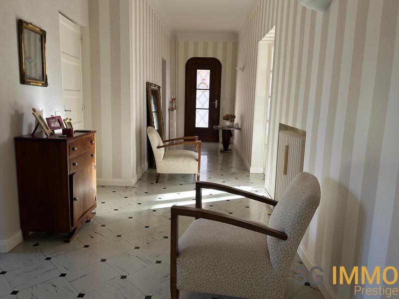 Maison - 220 m² - 6 pièces