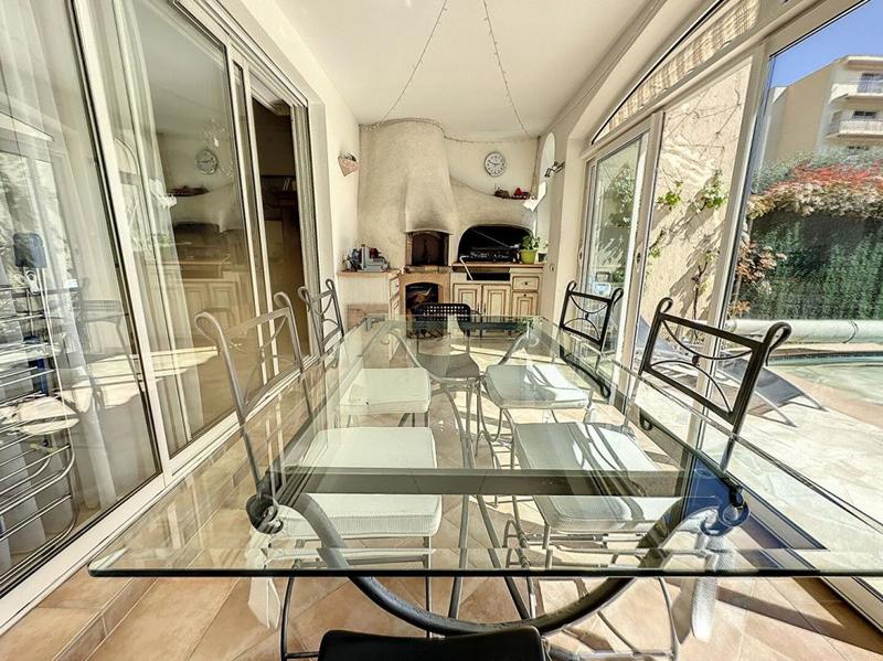 Villa - 184 m² - 6 pièces