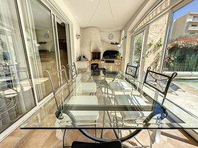 Villa - 184 m² - 6 pièces