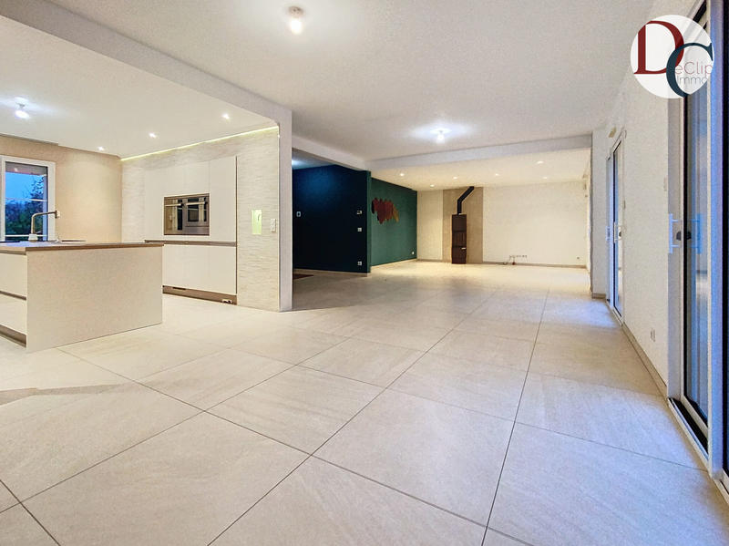 Maison - 203 m² - 8 pièces