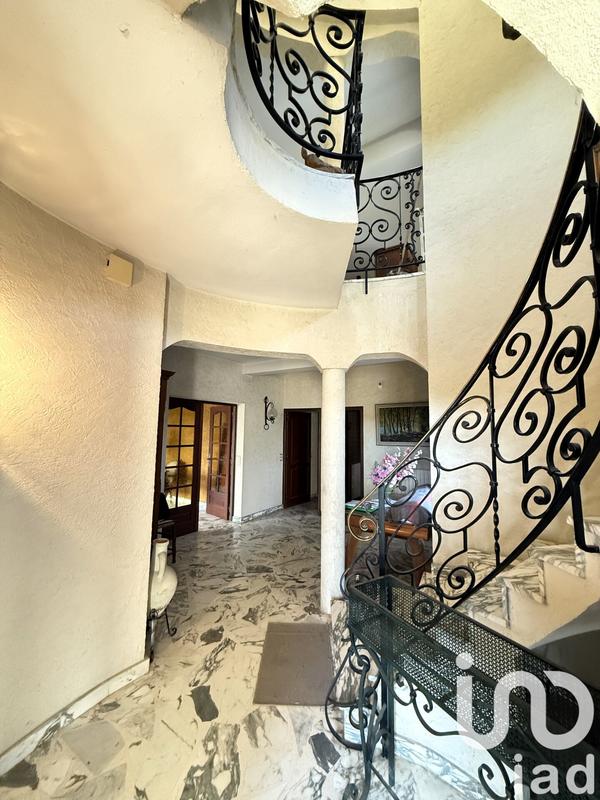 Maison - 240 m² - 10 pièces